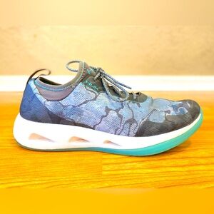 Huk Womans Boat Shoes, Size 8.5, Camo